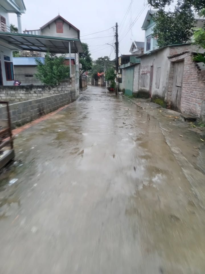 Đất nền Đông Yên Quốc Oai 60m² giá 1.6 tỷ - Sổ đỏ chính chủ ngay mặt đường!