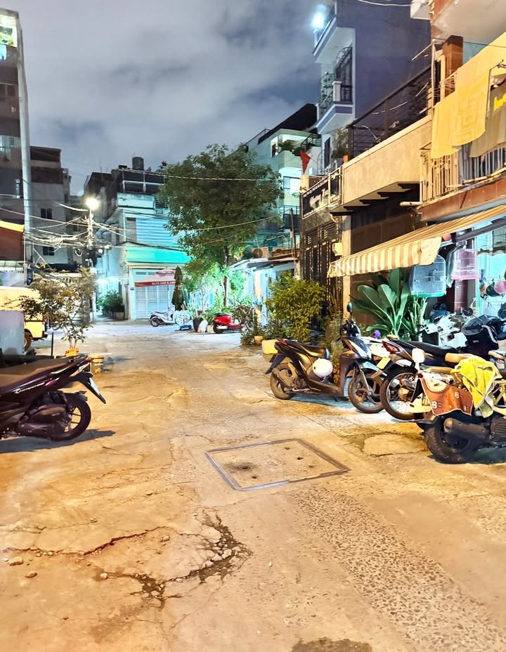 Nhà 5 tầng BTCT hẻm xe hơi đường 3/2 quận 10, giá 8 tỷ - An ninh tuyệt đối!