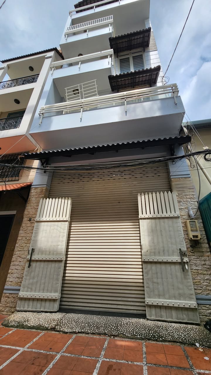 Nhà cho thuê hẻm xe hơi Trần Hưng Đạo, Quận 1 - Diện tích rộng rãi, phù hợp làm văn phòng