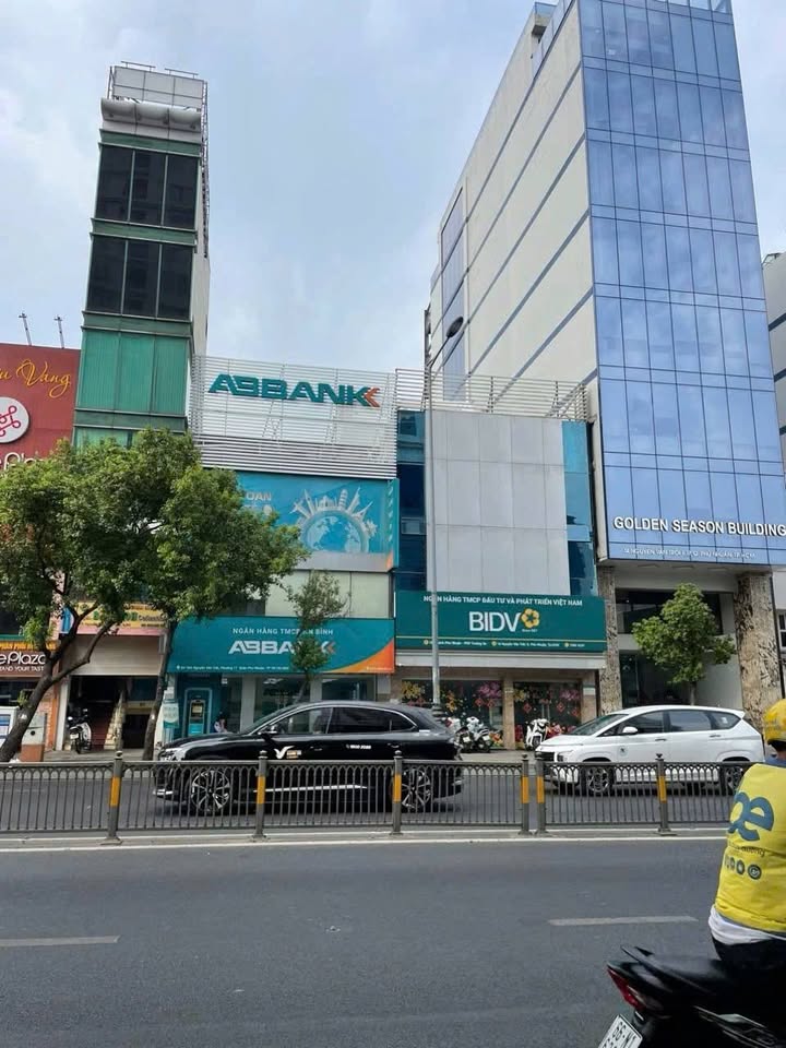 Nhà mặt tiền quận Phú Nhuận 93m² giá 130 triệu - Thích hợp kinh doanh mọi ngành nghề!