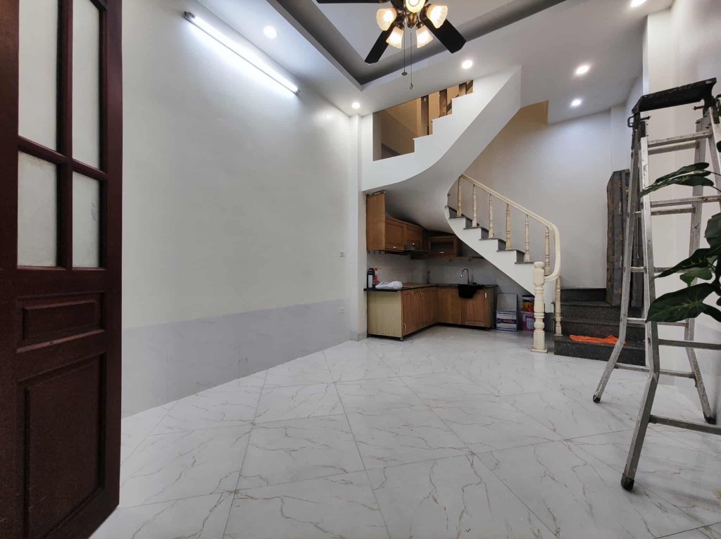 Cho thuê nhà riêng phố Văn Cao, Ba Đình, 30m² giá 9.3 triệu - Nhà đẹp, ngõ thông