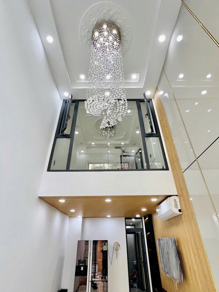 Nhà hẻm xe hơi trung tâm quận 3 - 35m² giá 8.99 tỷ - Thiết kế hiện đại, thang máy sẵn có!