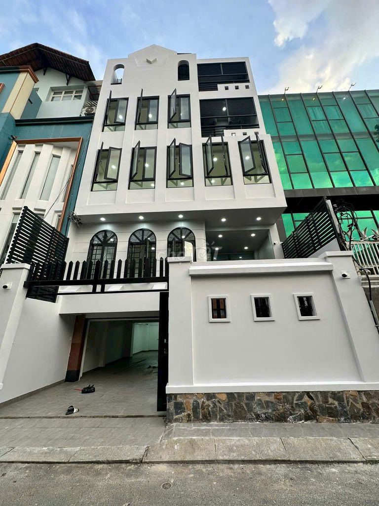 Cho thuê tòa nhà mới 600m² tại phường Tân Định, quận 1 - Diện tích lớn, bàn giao ngay!