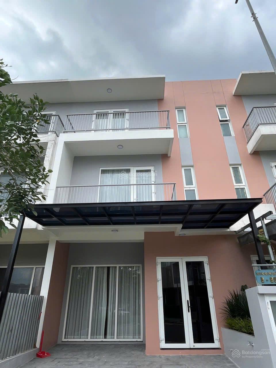 Cho thuê nhà phố nguyên căn Dragon Village Phú Hữu, Q9 90m² - Full nội thất mới 100%!