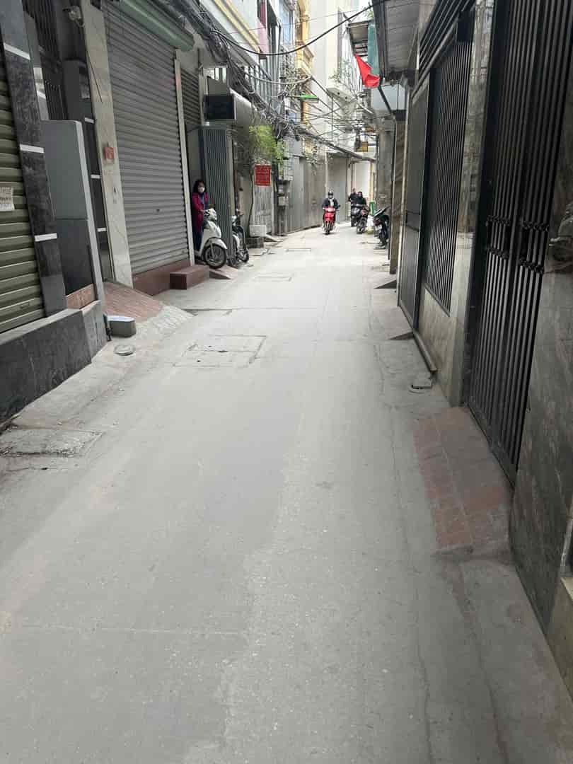 Nhà phố Khương Đình, Thanh Xuân 40m² giá chỉ 7.9 tỷ - Vị trí đắc địa gần Royal City!