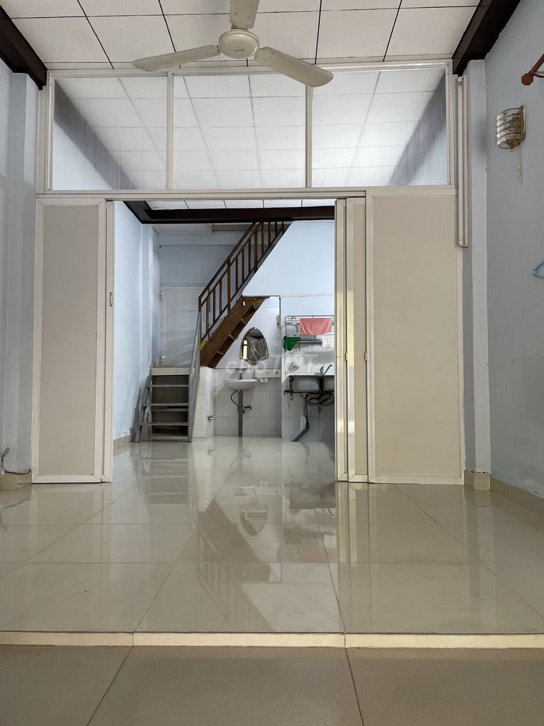 Nhà cho thuê hẻm đẹp đối diện công viên nội khu Phú Nhuận – Diện tích 35m² chỉ 10 triệu!