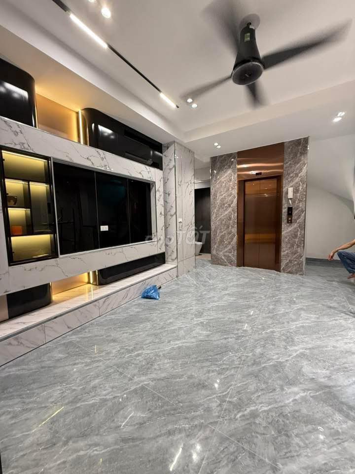 Nhà Đống Đa 42m² 7 Tầng Thang Máy chỉ 11.4 Tỷ - Thiết Kế Đỉnh Cao, Đầu Tư Sinh Lời!