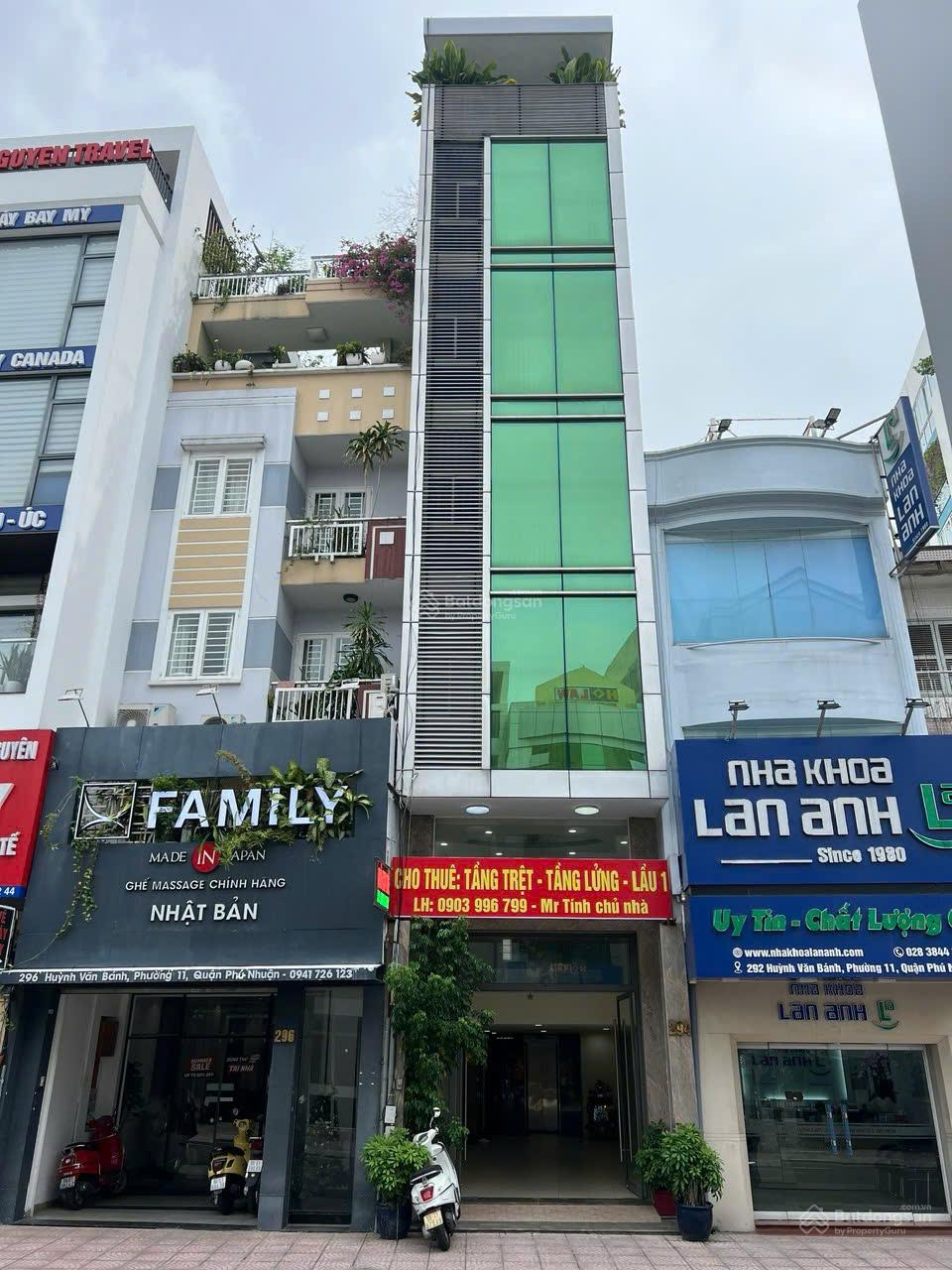 Cho thuê tòa nhà 3 tầng 190m² tại 294 Huỳnh Văn Bánh - Giá 24 triệu/tháng, vị trí đắc địa!
