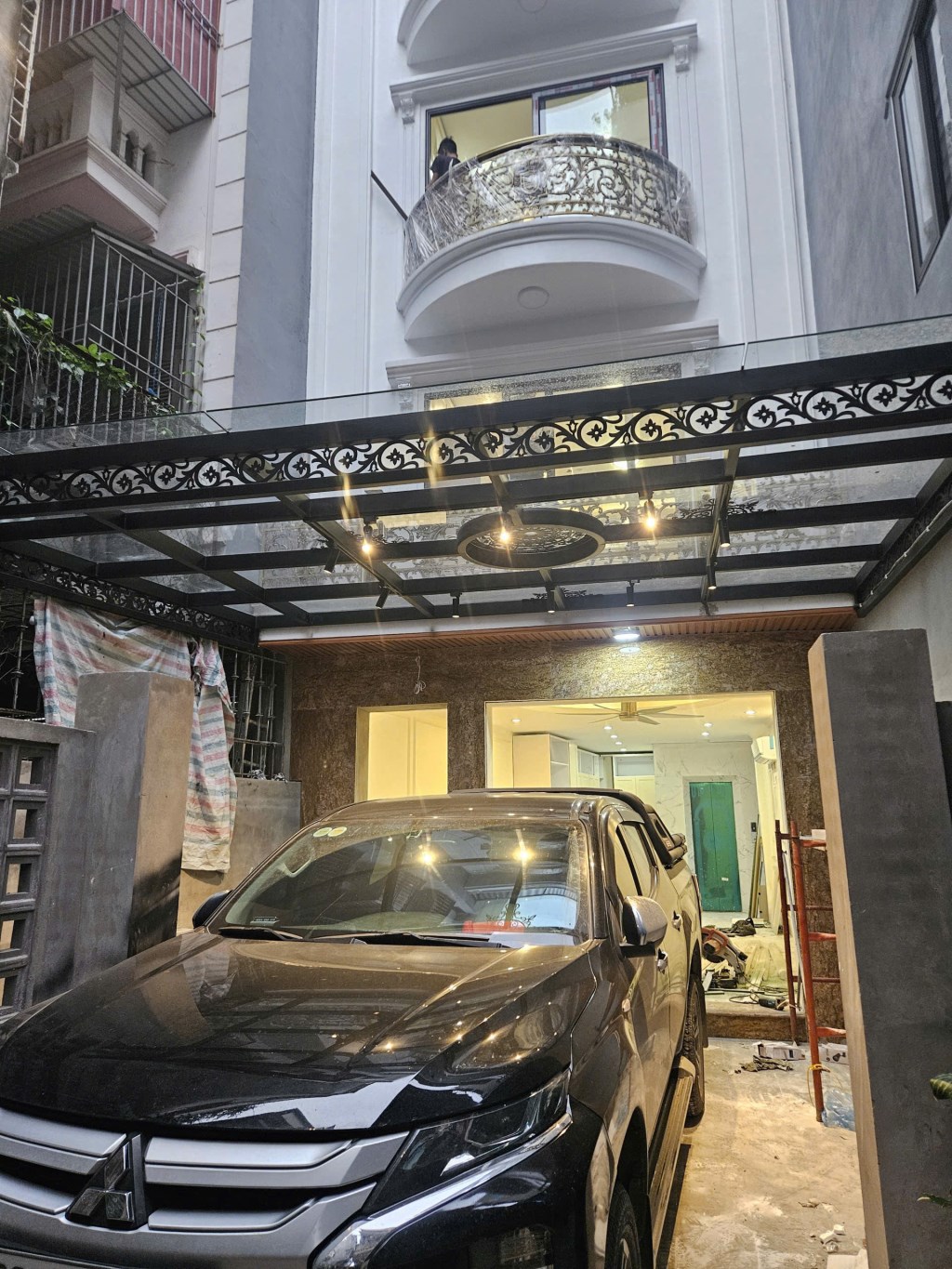 Nhà phố Kim Ngưu 86m² giá 18 tỷ - Thang máy, ô tô đỗ trong sân!