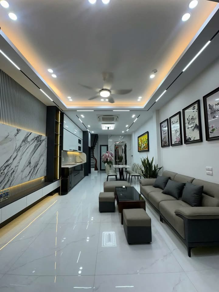 Nhà phố Bà Triệu, Hà Đông 44m² giá 10 tỷ - Ô tô dừng đỗ 24/24, lô góc 5 tầng