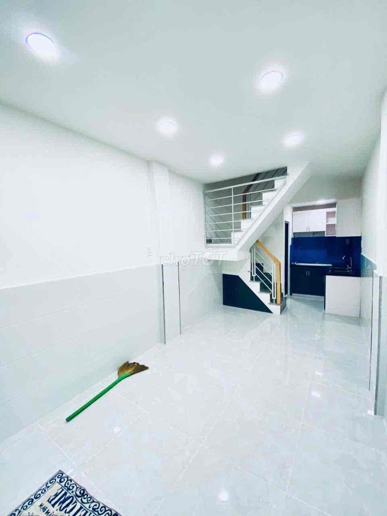 Nhà hẻm 518/20 Võ Văn Kiệt Quận 1 19.6m² giá chỉ 3.75 tỷ - Căn hộ hoàn hảo cho gia đình nhỏ!