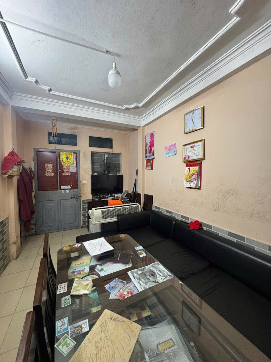 Bán nhà phố Nguyên Hồng 60m² giá 15 tỷ - Kinh doanh sầm uất, ô tô tránh