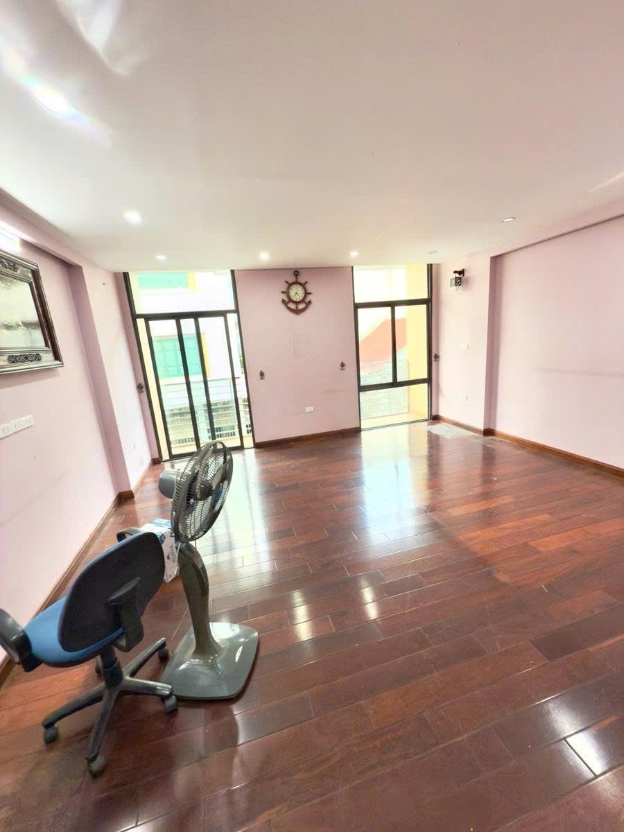 Building 9 tầng mặt phố Ngã Tư Sở, Đống Đa, 92.8m² giá 39.75 tỷ - Đầu tư sinh lời cao!