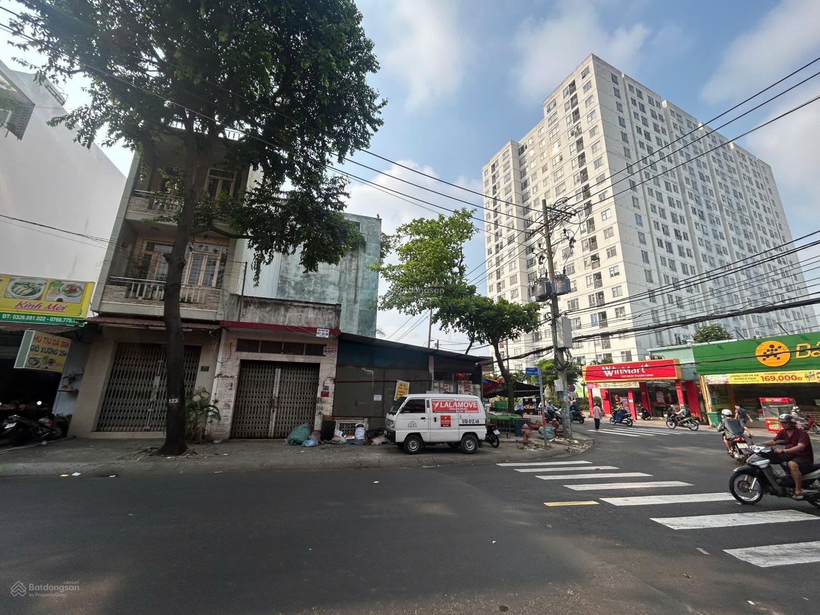 Nhà góc cho thuê 379 Thạch Lam, Bình Long, Phú Thạnh Tân Phú 192m² giá 80 triệu/tháng - Cơ hội kinh doanh tuyệt vời!