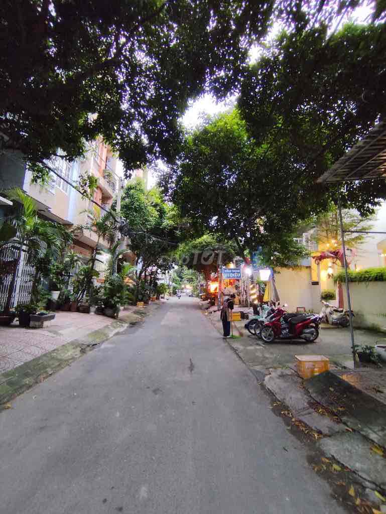 Nhà mặt tiền hẻm 12m - Đường Nguyễn Gia Trí, Quận Bình Thạnh - 72m² chỉ 13 tỷ - Cơ hội đầu tư hiếm có!