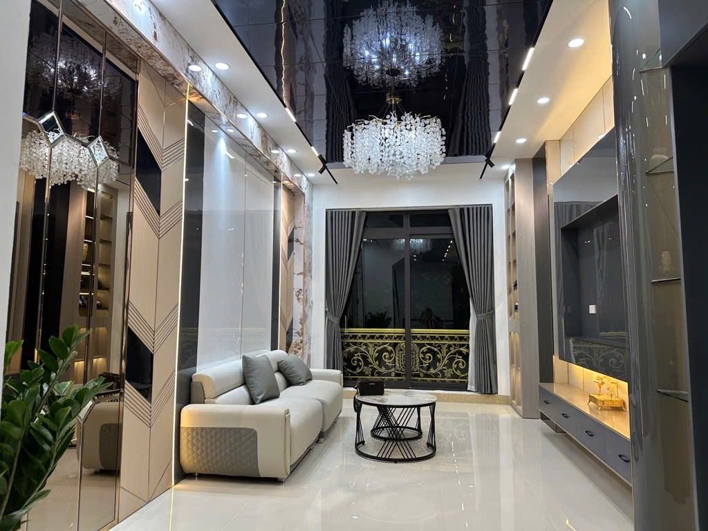 Nhà mặt phố Kim Giang 37m² giá 22.2 tỷ - Kinh doanh sầm uất, view đẹp!