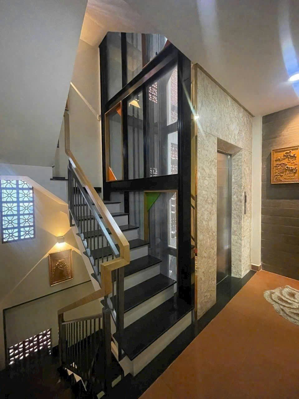 Bán nhà phố Dương Bá Trạc, P. 1, Q. 8, 98m² giá 18 tỷ - Nhà đẹp vào ở ngay!