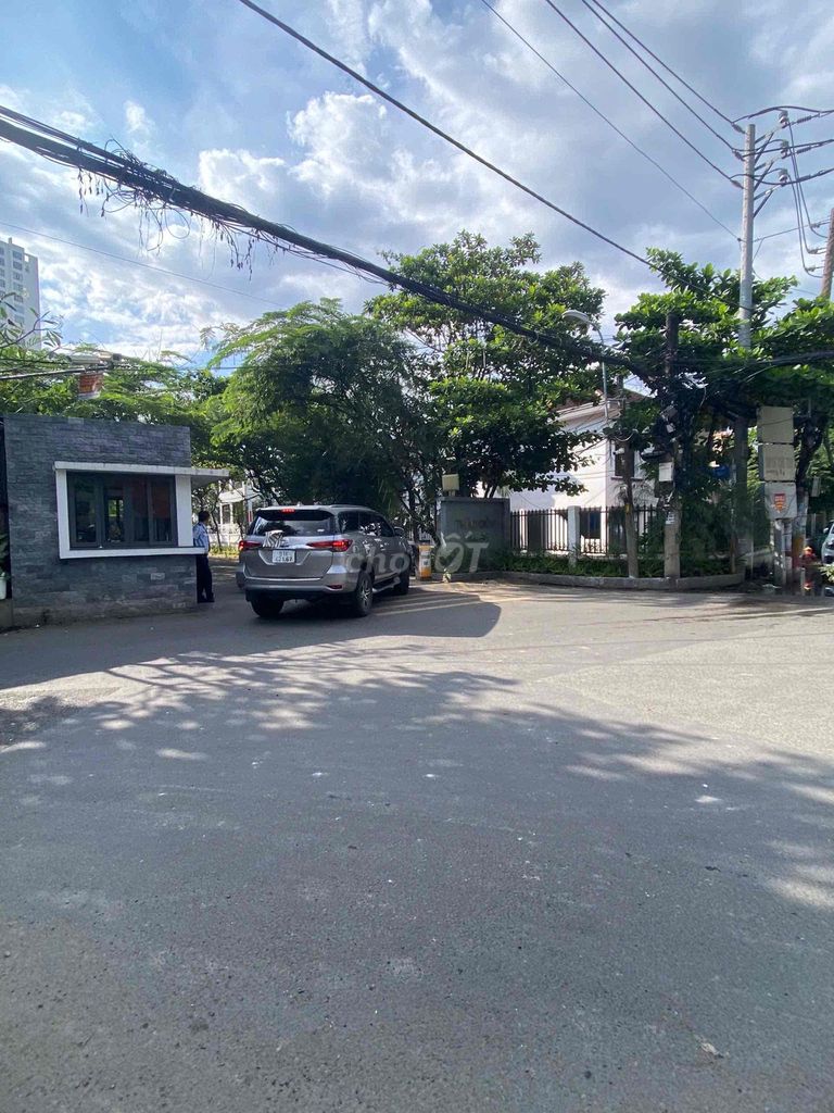 Biệt thự Thảo Điền 720m² giá 80 triệu - Sân vườn, hồ bơi sang trọng!