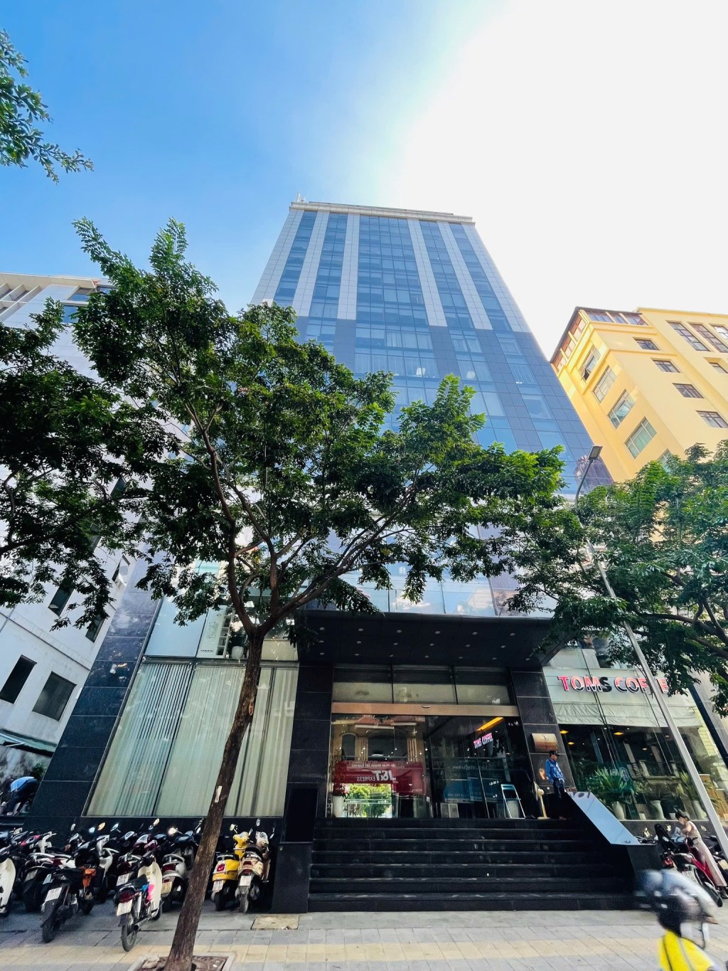 Văn phòng cho thuê Mobiphone Tower Duy Tân 100m² giá 338 nghìn/m² - Miễn phí setup văn phòng!