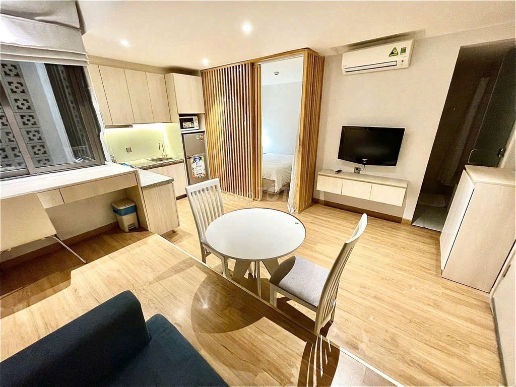 Cho thuê căn hộ 2PN 1PK Nguyễn Cửu Vân 65m² giá 13.5 triệu - Chỉ cần xách vali vào ở!