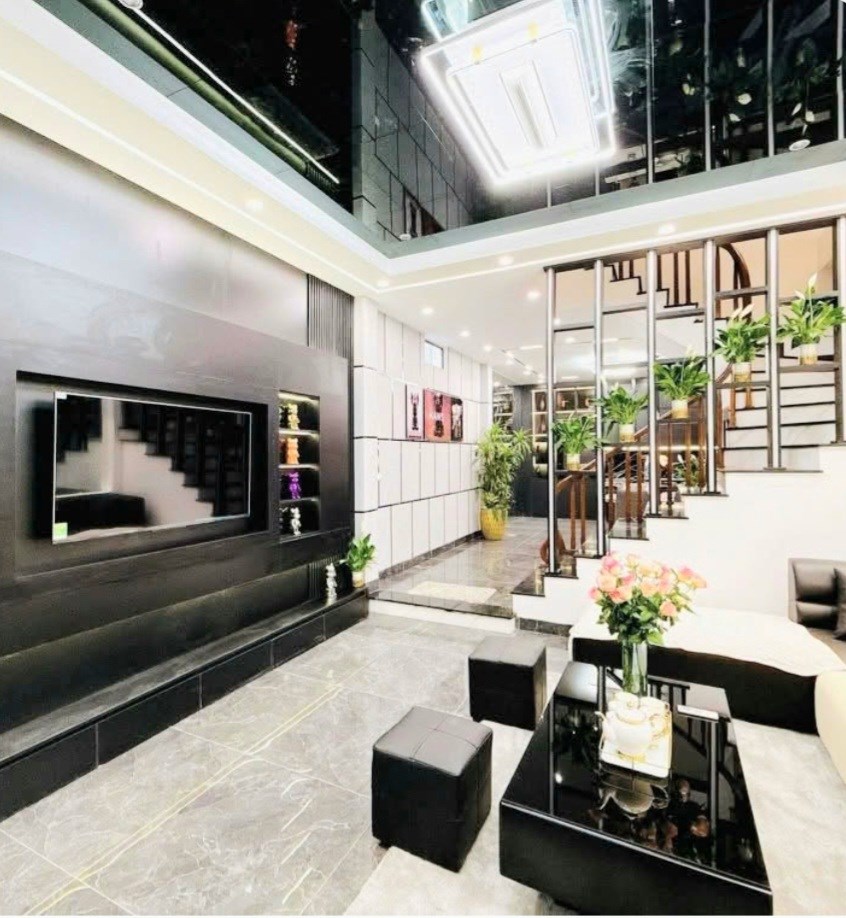 Nhà đẹp Đại La 40m² giá 9.3 tỷ - Thiết kế hiện đại, full nội thất!