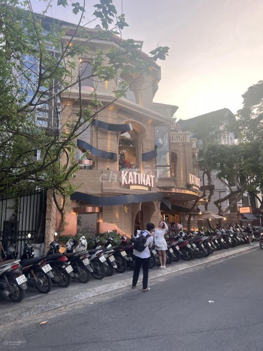 Biệt thự cho thuê Phan Đăng Lưu, Phú Nhuận 700m² - Vị trí đắc địa, mới xây!