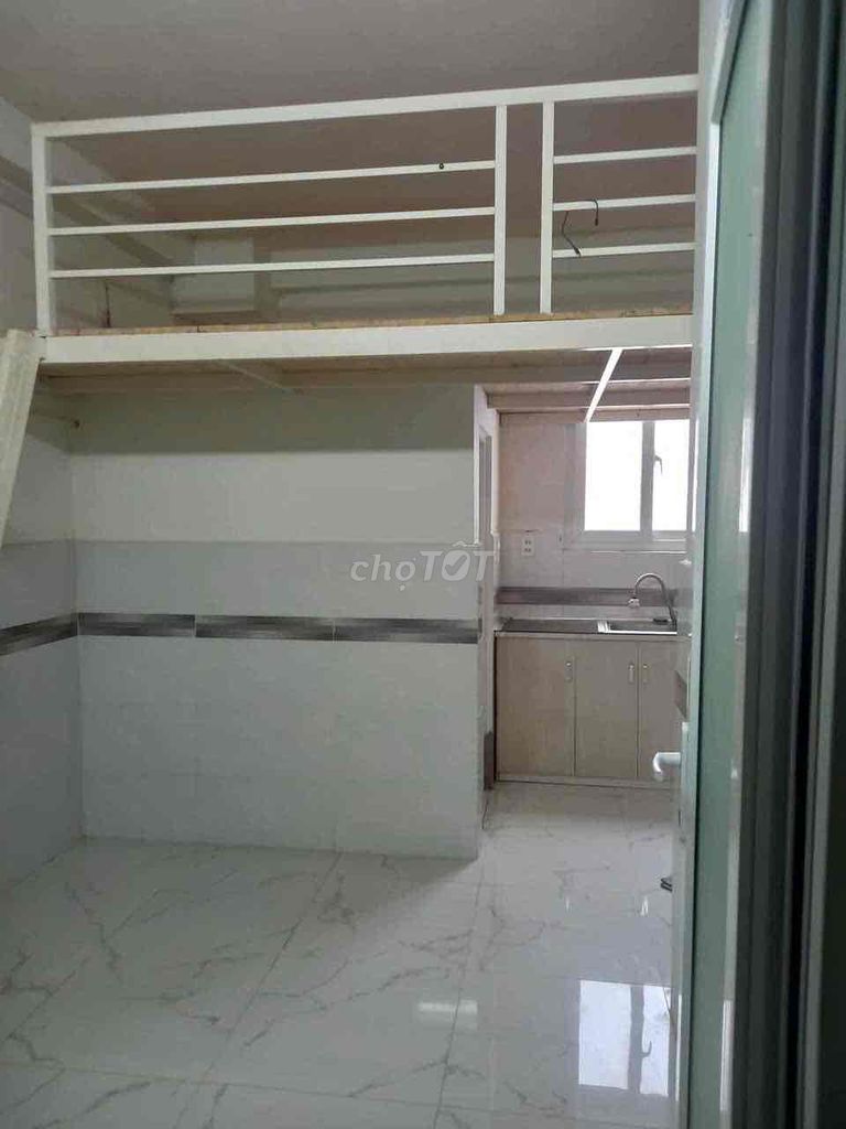 Phòng gác Âu Dương Lân Quận 8 23m² giá 4 triệu - Điện giá nhà nước, thang máy miễn phí!