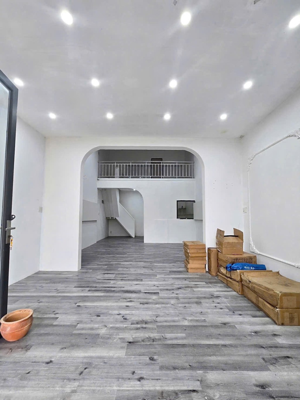 Nhà trệt lửng mặt tiền bờ kè Đinh Tiên Hoàng 114m² giá 13 triệu - Vị trí đắc địa cho kinh doanh!