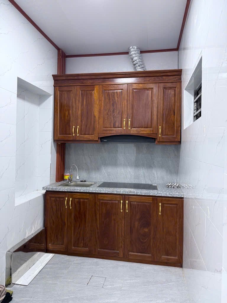 Căn hộ 40m² Phường Bồ Đề, Quận Long Biên - Giá chỉ 3.6 tỷ - Nhà đẹp, ô tô đỗ cổng!
