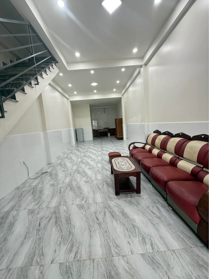 Nhà nguyên căn cho thuê tại Hồ Than Thở, Đà Lạt 140m² - Giá chỉ 6.5 triệu/tháng!