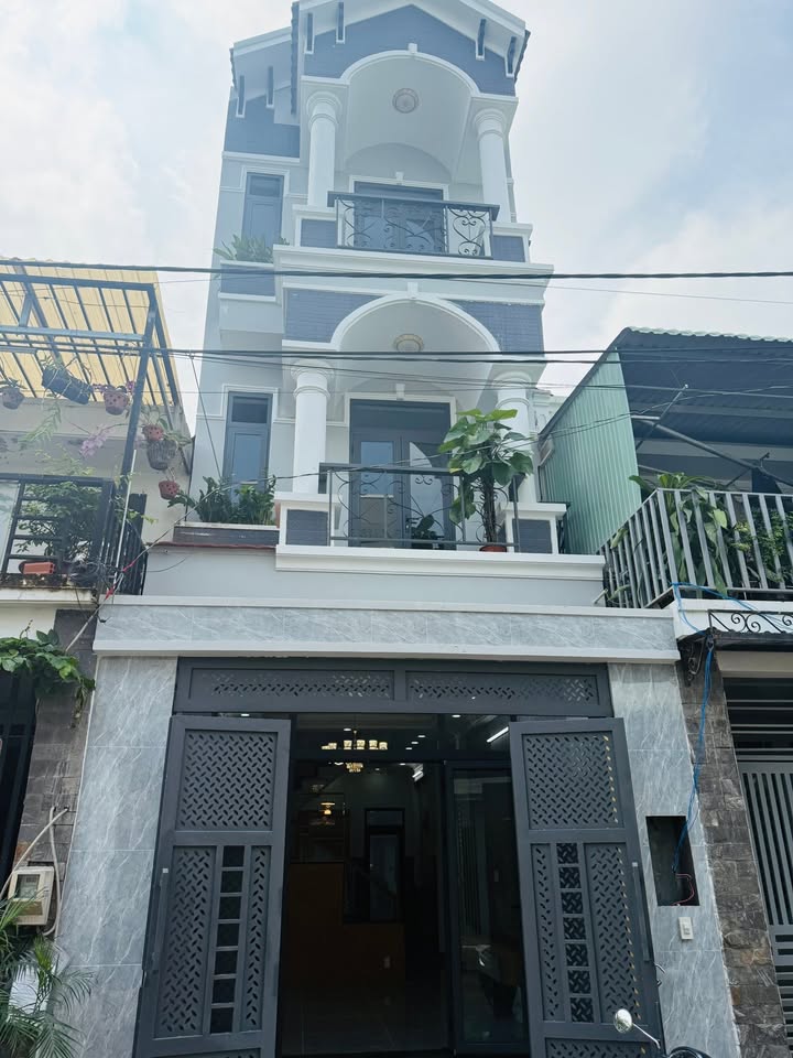 Nhà Hẻm 7m Đường Số 6, Phường Long Trường, Quận 9 - Nhà Mới Đẹp, Giá 5.6 Tỷ Thương Lượng!