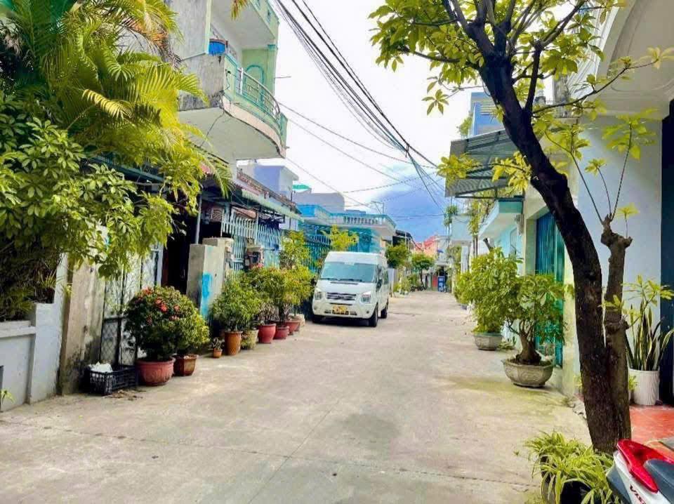 Bán nhà 2 tầng đường Trần Phú, Tuy Hòa 70m² - Giá chỉ 3.2 tỷ thương lượng nhẹ!