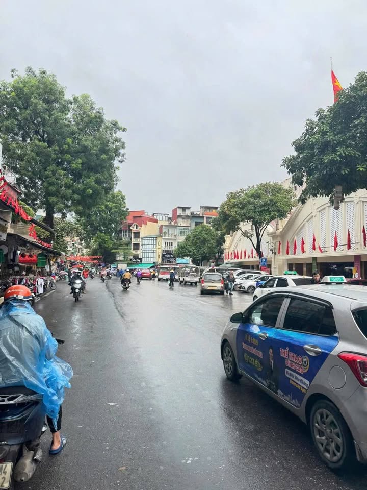 Bán nhà mặt phố Đồng Xuân, Hoàn Kiếm 62m² giá 42 tỷ - Kinh doanh siêu đỉnh!