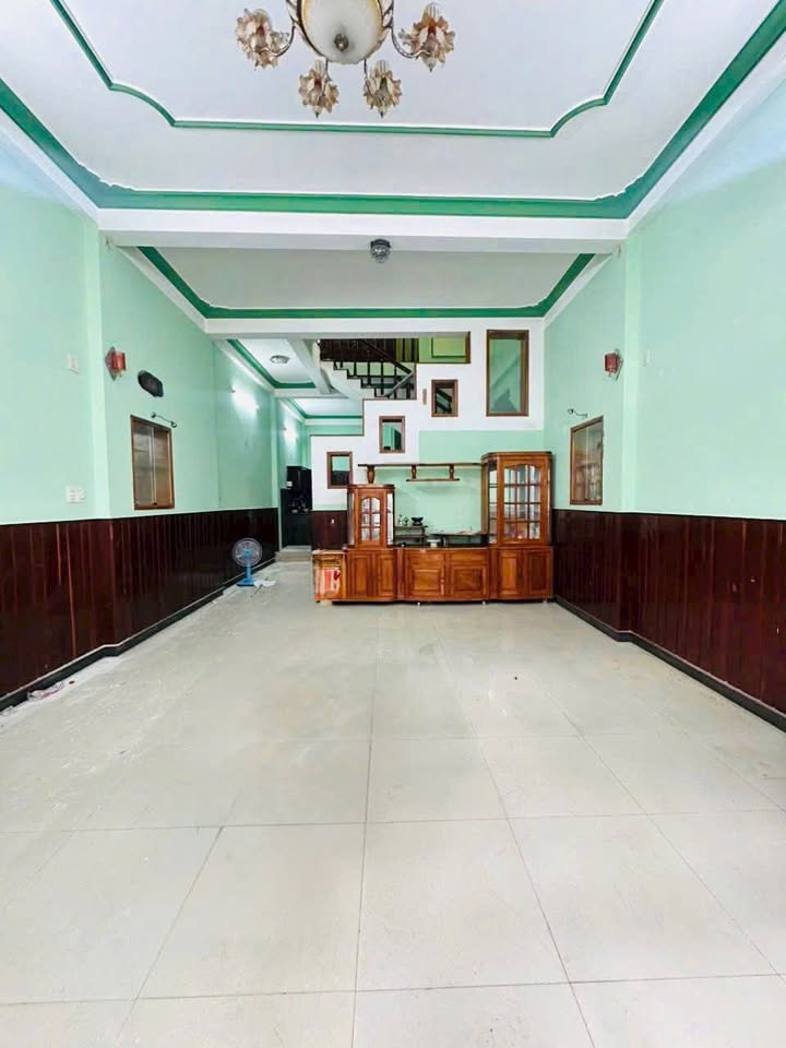 Nhà nguyên căn mặt đường Đội Cấn, Quy Nhơn 80m² giá 8 triệu - Thuận tiện di chuyển!