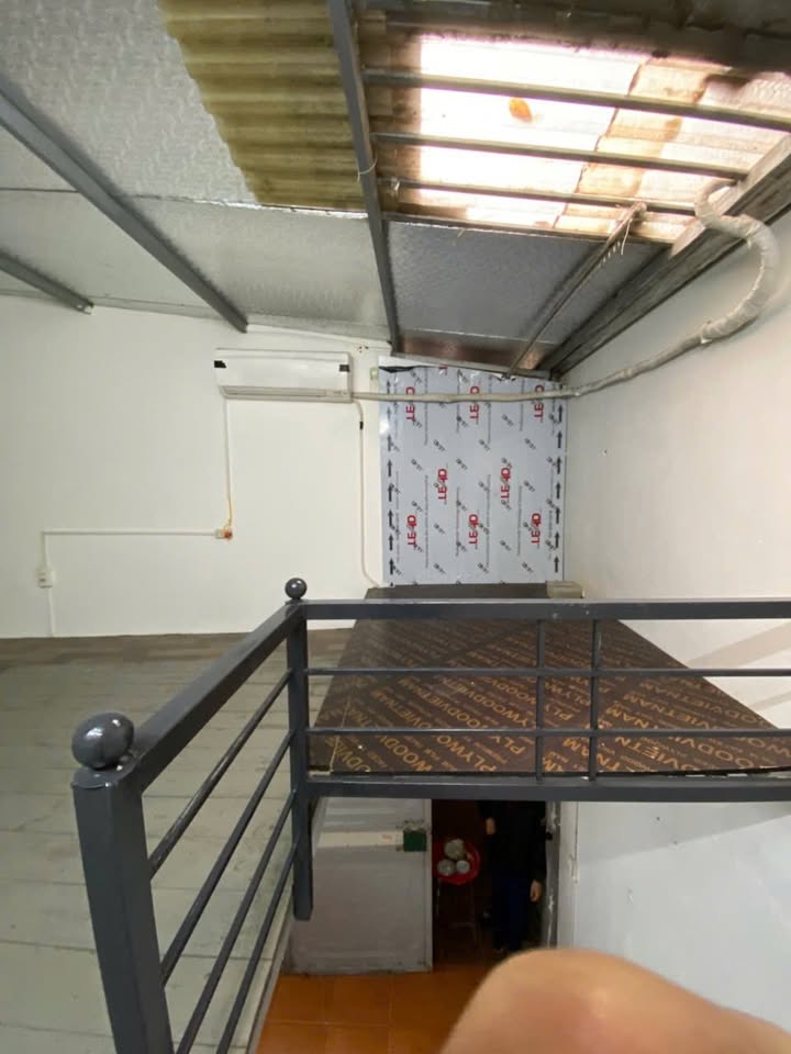 Phòng trọ cho thuê tại ngõ 120 Tân Khai, 18m² - An ninh tốt, giá chỉ 2.6 triệu!