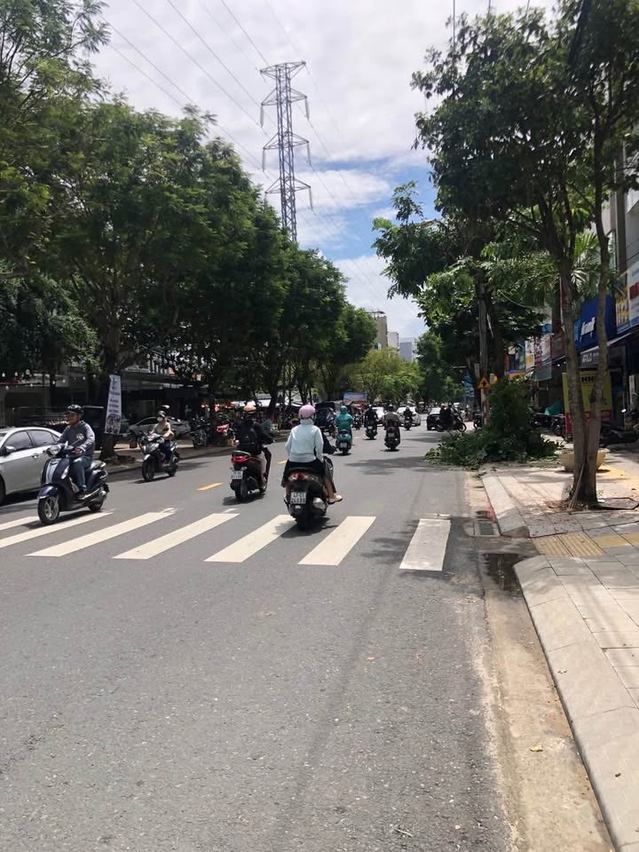 Khách sạn 6 tầng mặt tiền Lê Thanh Nghị 115m² giá 2x tỷ - Doanh thu ổn định, vị trí vàng!