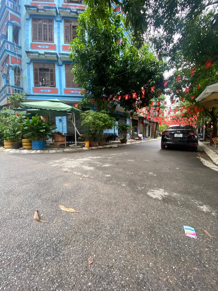 Nhà phố Phú Thượng 92m² giá 26 tỷ - Không gian sống lý tưởng cho gia đình!