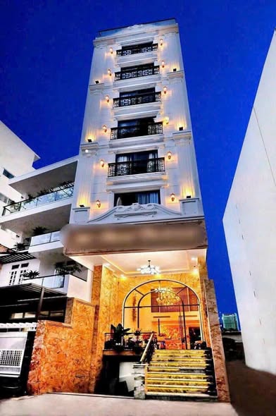 Khách sạn 10 tầng hẻm ô tô đường Tuệ Tỉnh Nha Trang 168.8m² giá 40 tỷ - Đầu tư sinh lời cực tốt!