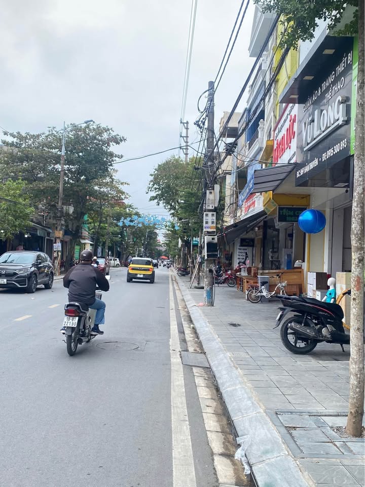 Bán gấp nhà mặt đường Hàn Thuyên, Nam Định 116m² - Vị trí kinh doanh đắc địa!