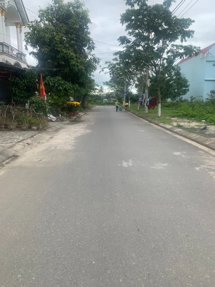 Đất nền Hòa Liên, Liên Chiểu, Đà Nẵng 100m² giá 2.55 tỷ - Khu dân cư đông đúc, giao thông thuận lợi!