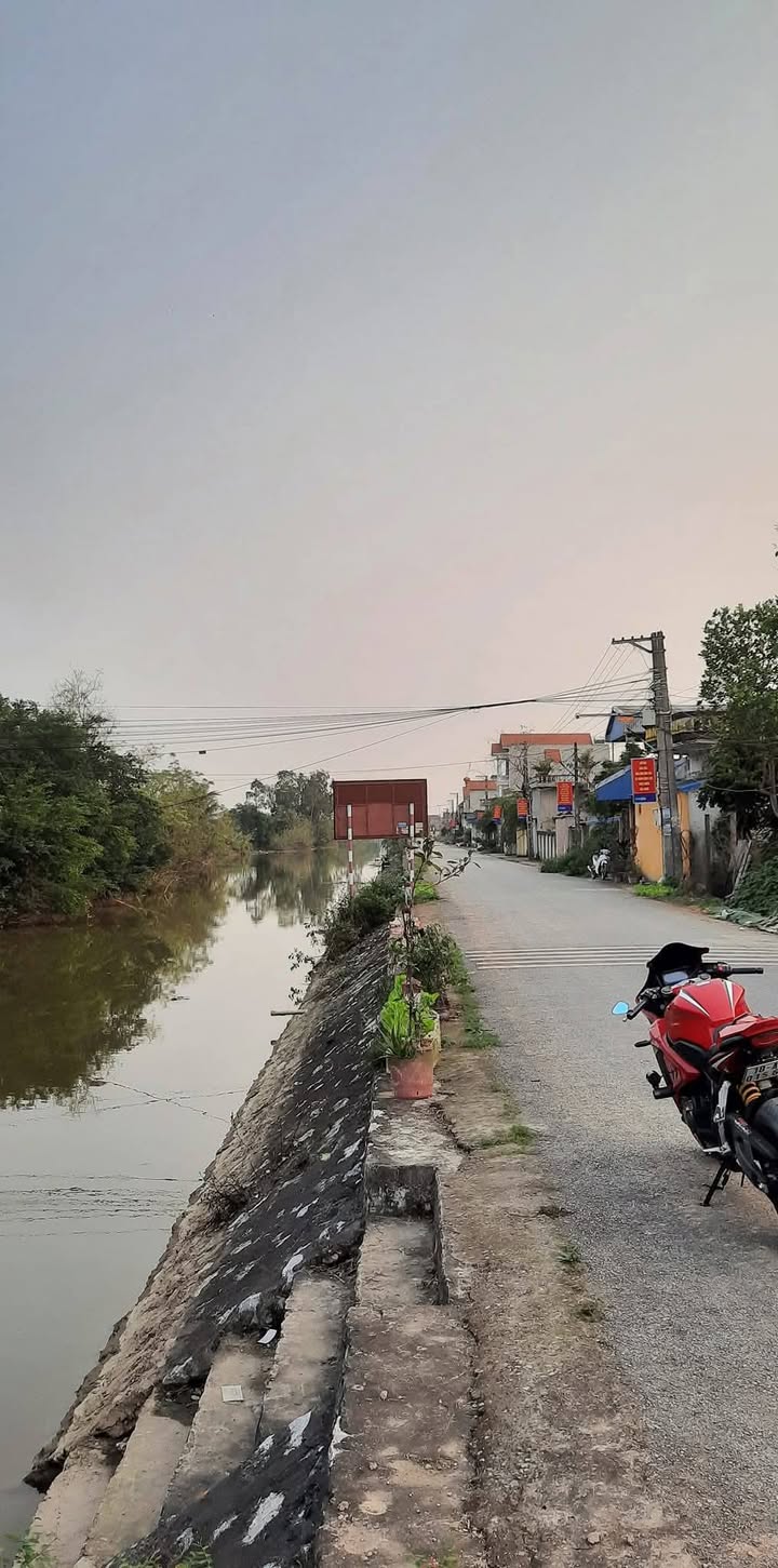 Đất mặt sông Giáng 100m² tại thị trấn Mỹ Lộc, Nam Định - Không khí trong lành, giá thương lượng!