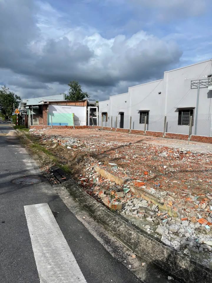 Đất lô góc 261m² tại Hẻm 83 CMT8, Tây Ninh - Giá chỉ 3.3 tỷ!