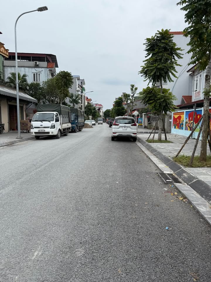 Đất nền Phúc Lợi Long Biên 40m² giá 5.45 tỷ - Mặt tiền rộng, vị trí thuận lợi!