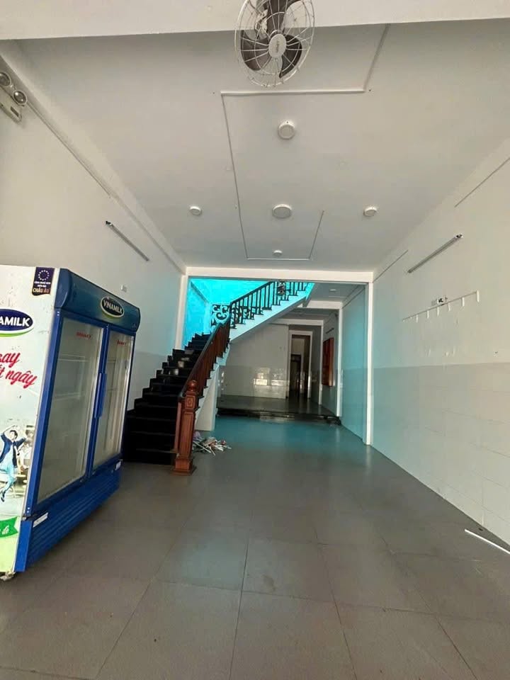 Nhà 2 tầng mặt tiền Trần Quý Cáp, Đà Nẵng 140m² giá 5.6 tỷ - Kinh doanh thuận lợi!