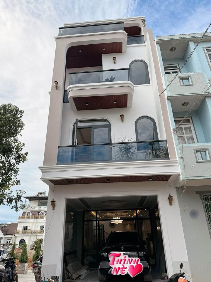 Nhà phố đẹp 100m² đường An Sơn, Phường Xuân Hương, Đà Lạt - Thiết kế hiện đại, giá 15.6 tỷ