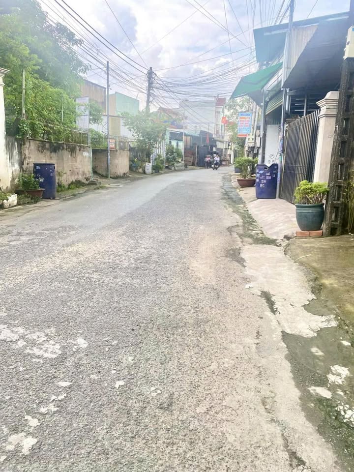 Nhà phố Long Bình Biên Hòa 200m² giá 2.2 tỷ - Mặt tiền đường chính kinh doanh tốt!