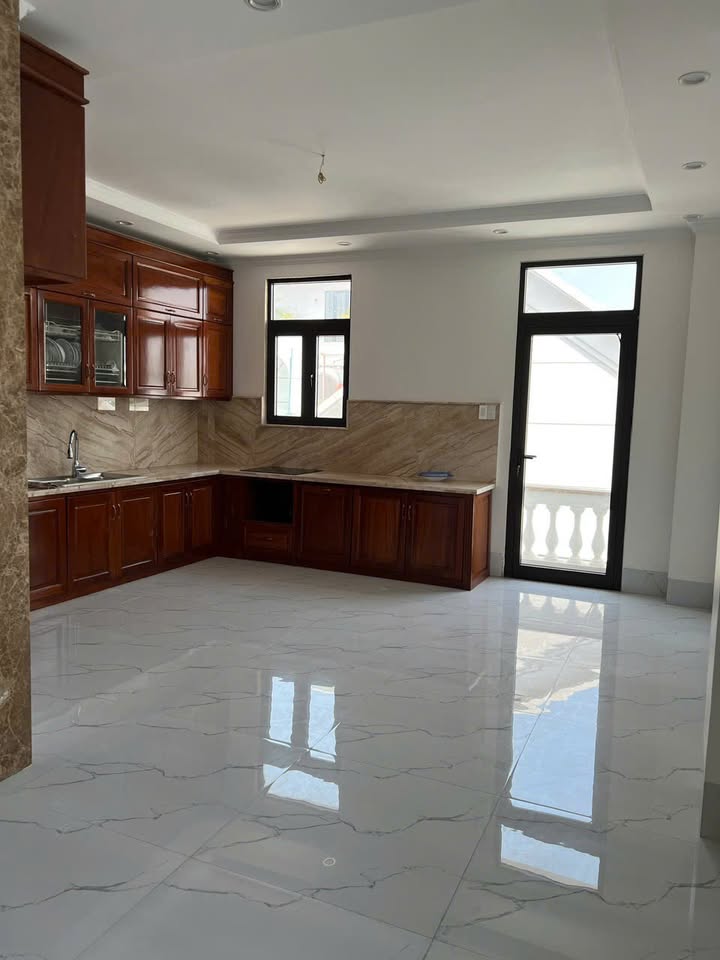 Nhà cho thuê nguyên căn mặt tiền Lý Thái Tổ, Cần Thơ 500m² - Thích hợp kinh doanh!