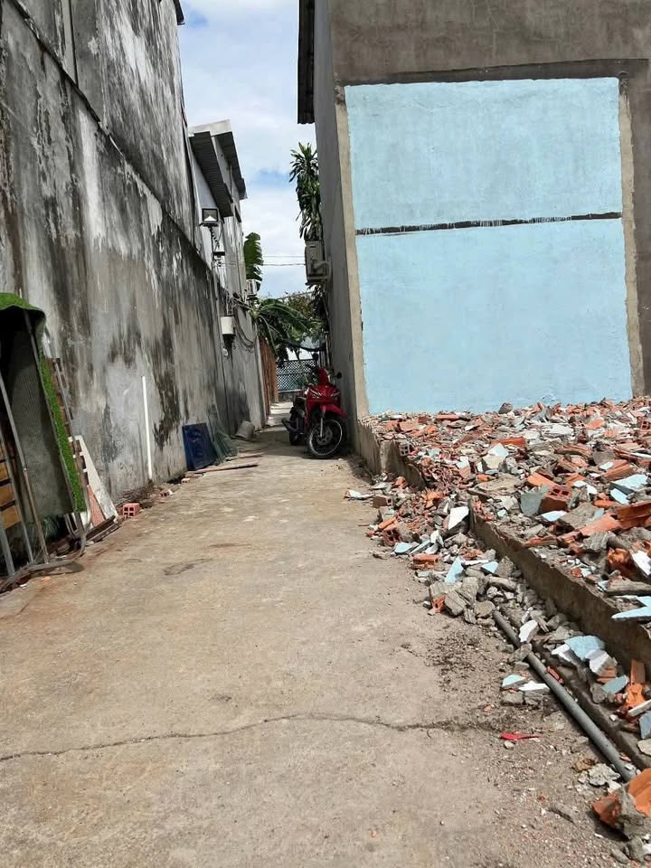 Đất Lái Thiêu 136m² giá 3.2 tỷ - Sổ đỏ chính chủ, gần bệnh viện và chợ