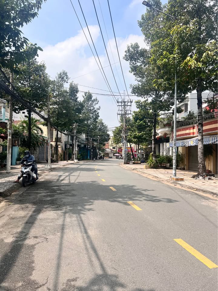 Nhà mặt tiền kinh doanh đường Nguyễn Thành Đồng 100m² giá 5.6 tỷ - Vị trí đắc địa cho mọi ngành nghề!