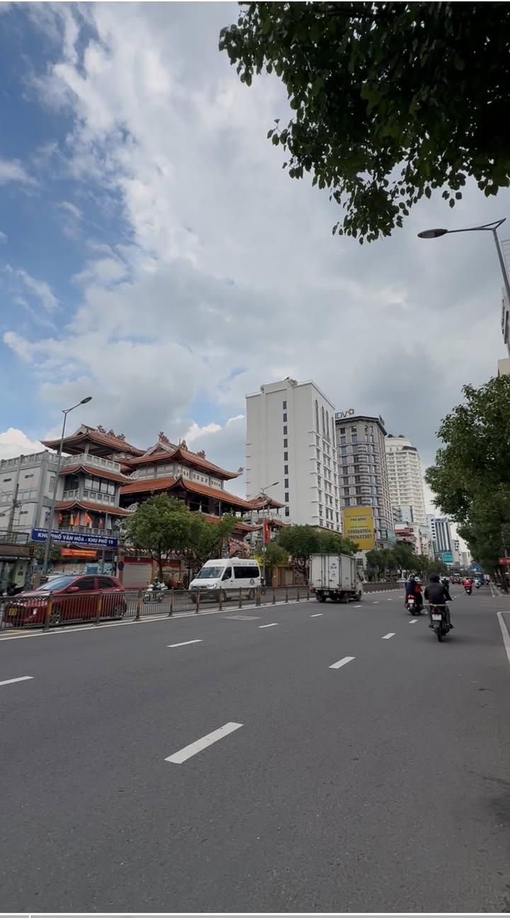 FrontHouse mặt tiền Nam Kỳ Khởi Nghĩa Quận 3 giá 13 tỷ - Đầu tư sinh lời hấp dẫn!